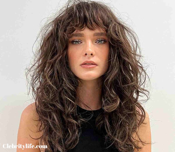 Long Wavy Hair with Bangs for a Super-Flattering Look 