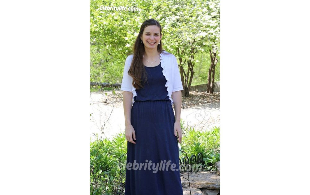 Modest Outfits: Elegant Fashion That Redefines Confidence 10 Best Elegant Modest Outfits for Moms Look