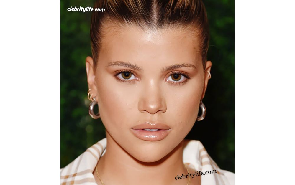 Everyday Makeup: Simple Looks for Effortless Beauty 11 Idea For Everyday Bronze Glow Look