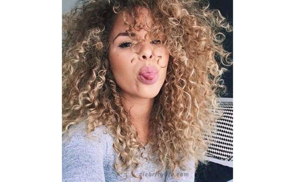 Curly Sandy Blonde Hair's look