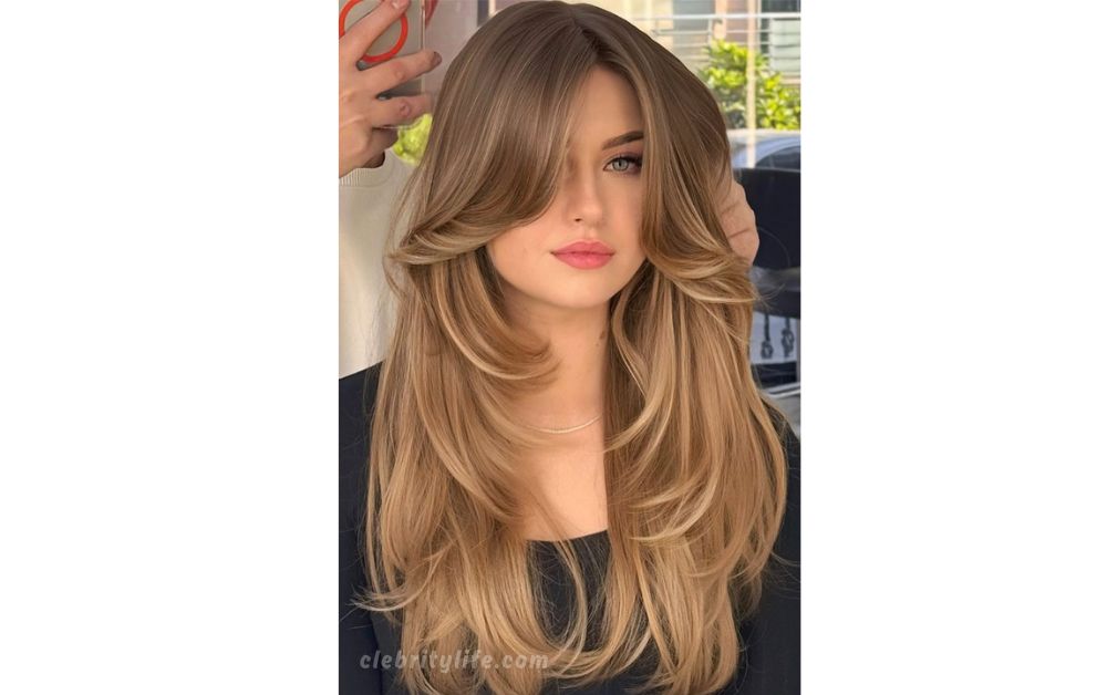 Look with Sandy Blonde With Face-Framing Pieces hairstyle